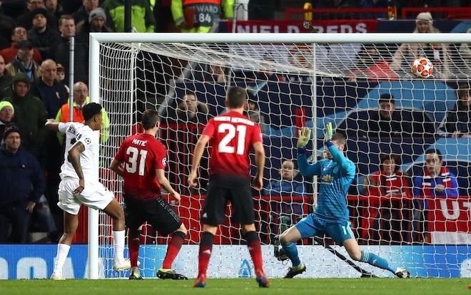 Mbappe lập công, PSG đánh sập M.U ngay tại 'nhà hát của những giấc mơ'