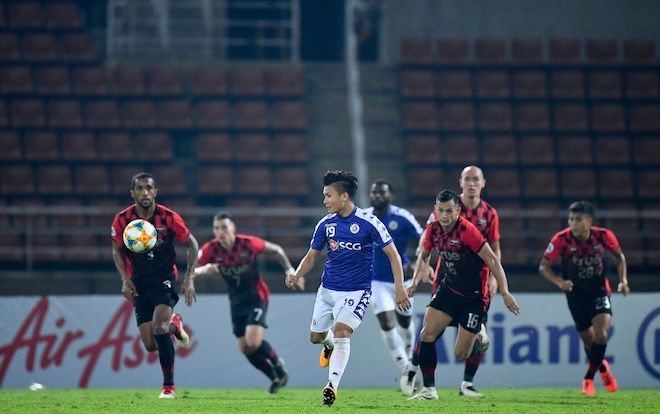 Quang Hải bị chê đá dở sau trận đấu ở Thái Lan