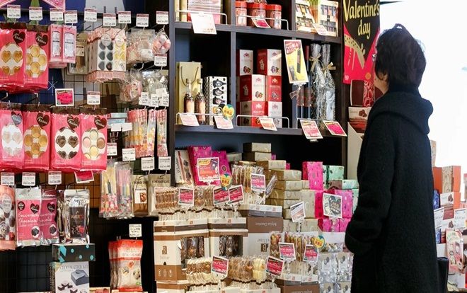 Phụ nữ Nhật Bản 'phát ốm' vì phải tặng socola cho đồng nghiệp nam dịp Valentine