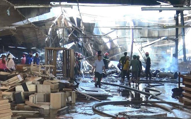 Xưởng phun sơn ở Bình Dương bị ‘bà hỏa’ thiêu rụi ngày mùng 9 Tết