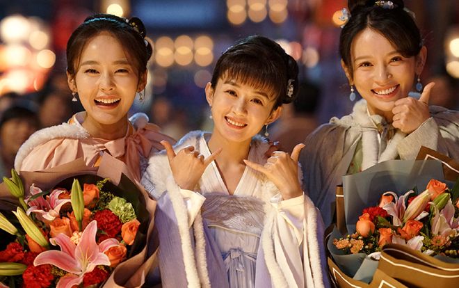 Triệu Lệ Dĩnh xúc động viết bài chia tay Minh Lan: 'Cô ấy chính là người thầy tốt, người bạn hiền của tôi'