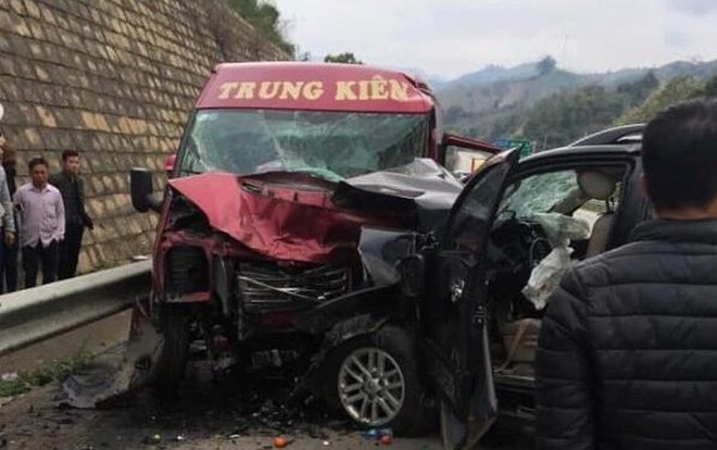 Vụ ô tô đâm nhau kinh hoàng trên cao tốc Nội Bài - Lào Cai: Đã có 2 người tử vong, 10 người khác bị thương