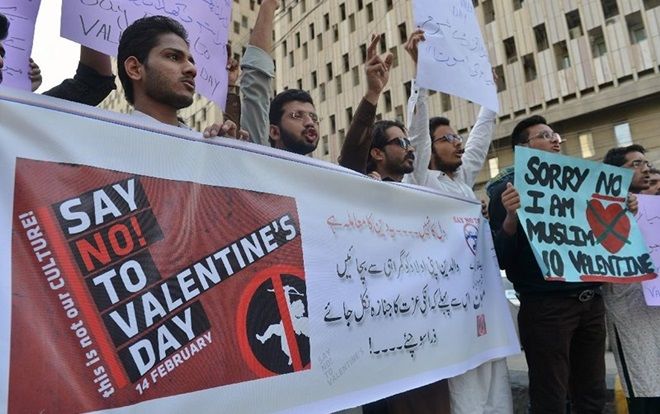 Ủng hộ trào lưu phản đối ngày Valentine, trường Đại học chuyển lễ tình nhân thành ngày tình chị em