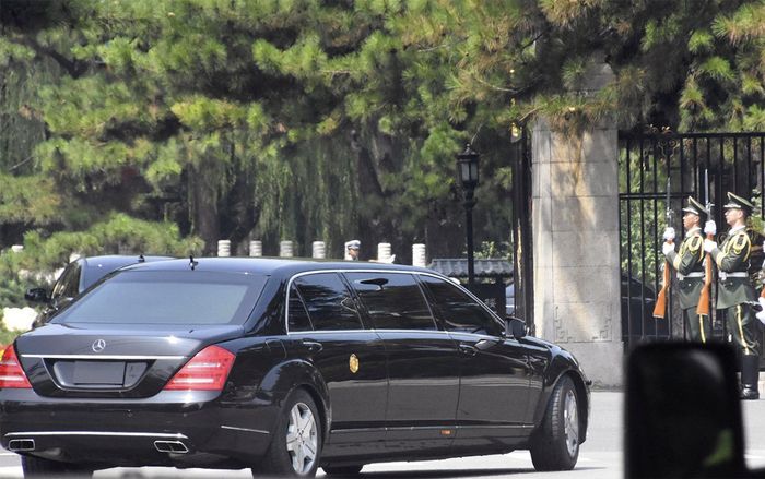 Nhà lãnh đạo Triều Tiên Kim Jong-un tậu Mercedes-Maybach S600 phiên bản cao cấp nhất