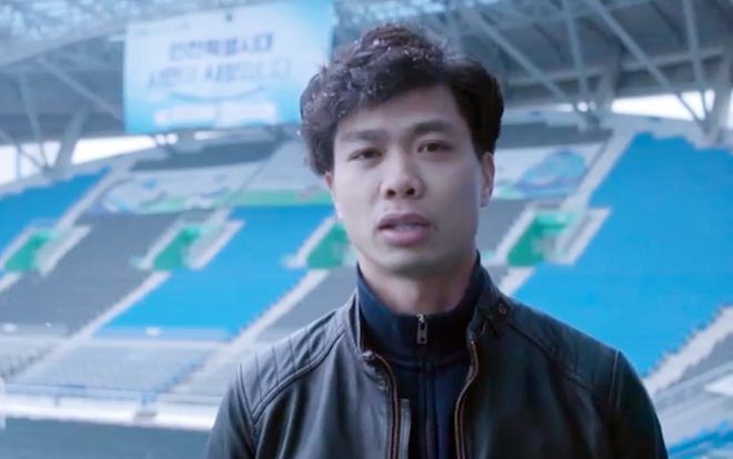 Xem Công Phượng đứng giữa mưa tuyết kêu gọi CĐV ủng hộ