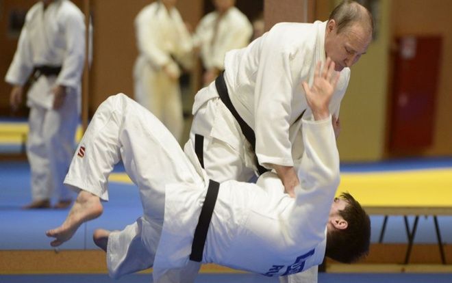 Tổng thống Nga Putin bị thương khi đấu với nhà vô địch Olympic Judo