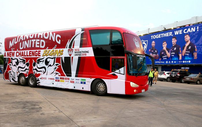 Xe buýt của Muangthong United có gì đặc biệt mà khiến Đặng Văn Lâm cảm thán: 'Xe buýt xịn như máy bay'