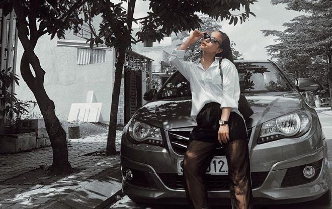 Tạo dáng như thiên thần, bạn gái Quang Hải có thể làm ca sĩ kiêm người mẫu