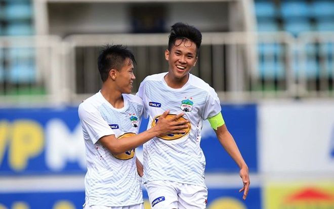 Ngắm vẻ điển trai của 'tiểu Văn Toàn' giúp Việt Nam hạ Philippines