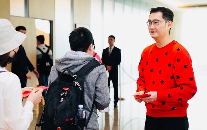 Đố bạn biết ông lớn công nghệ giàu có nhất Trung Quốc đã lì xì nhân viên của mình bao nhiêu tiền?