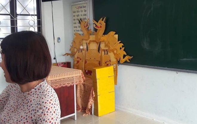 Một lần chơi lớn để xem cô có trầm trồ, cả lớp bá đạo tặng cô giáo hẳn 'chiếc ghế quàng thượng' làm dân tình cười đến mệt