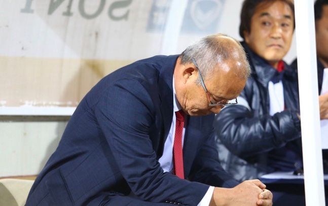 Từ lời than thở của thầy Park, đừng để bóng đá Việt Nam lâm cảnh 'tiếc vàng, mất em'