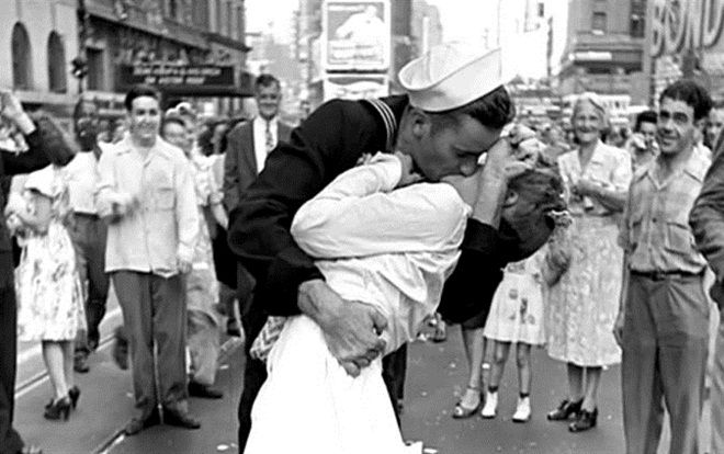 Thủy thủ trong bức ảnh nụ hôn Quảng trường Thời đại qua đời