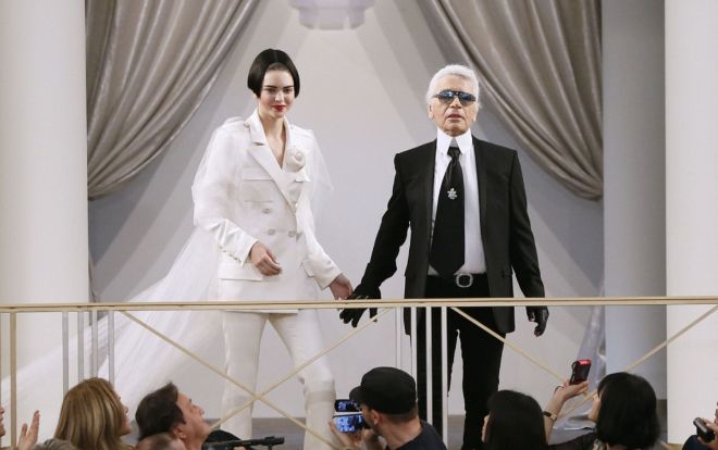 Những nàng mẫu được huyền thoại thời trang NTK Karl Lagerfeld cưng chiều nhất mực
