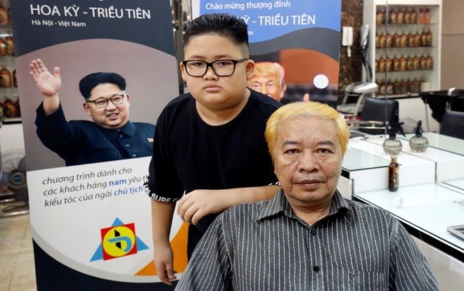 Người Hà Nội hào hứng với cắt tóc miễn phí kiểu ông Trump và Kim Jong-un