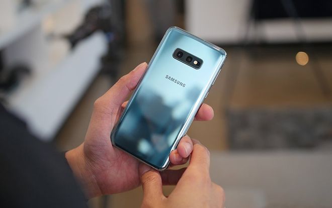 Samsung Galaxy S10e, đối thủ lớn nhất của iPhone Xr, chính thức xuất đầu lộ diện