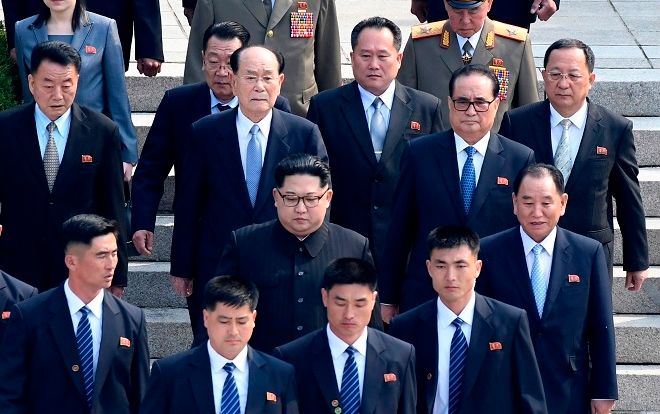 Từ hàng rào 3 lớp bảo vệ tới toilet riêng ông Kim Jong-un sử dụng khi công du nước ngoài