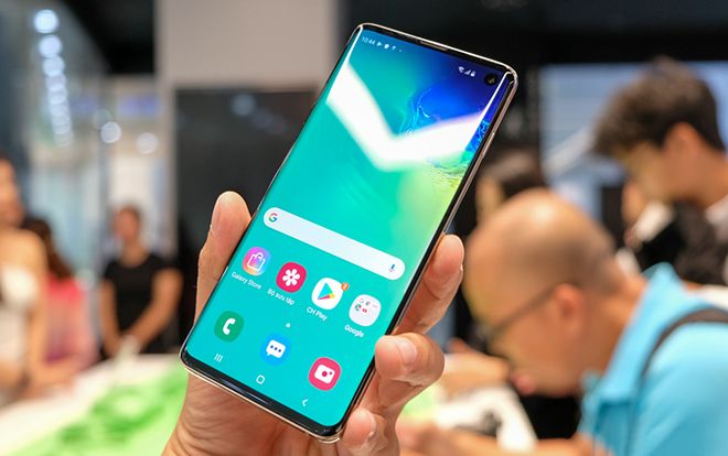 Trên tay nhanh bộ đôi Samsung Galaxy S10 và S10+ đầu tiên tại Việt Nam: Đẹp mĩ miều!