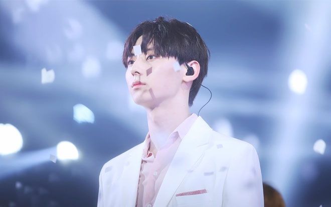 Không chỉ tái xuất cùng Nu'est, Minhyun còn chắc suất tham gia vở nhạc kịch ngay trong năm