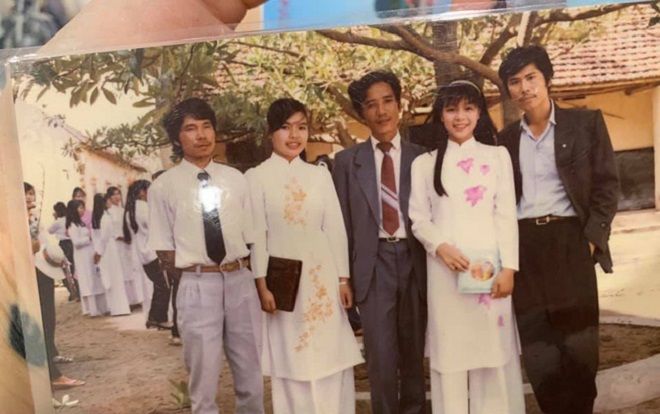 Khoe ảnh mẹ thời trẻ đẹp như hoa hậu, cô gái bất ngờ chiếm trọn trái tim của cộng đồng mạng vì xinh không kém