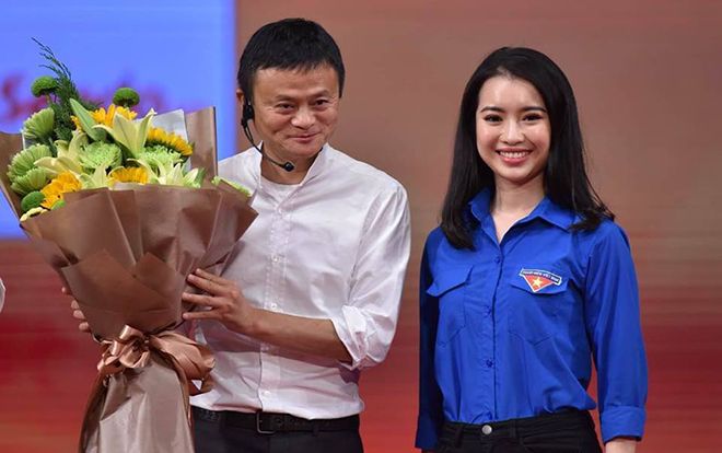 Hoa khôi từng phỏng vấn tỷ phú Jack Ma giờ ra sao?