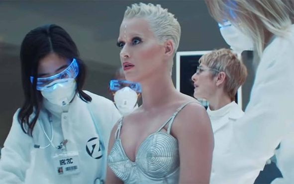 Trong dàn sao nữ từng mặc trang phục Á Đông, Katy Perry đích thị là người mặc 'hớp hồn' nhiều độc giả nhất