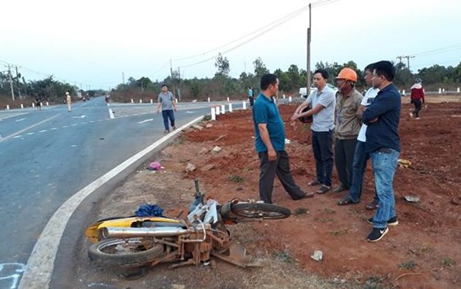 Ô tô tông trực diện xe máy, 3 người trong một gia đình tử vong thương tâm