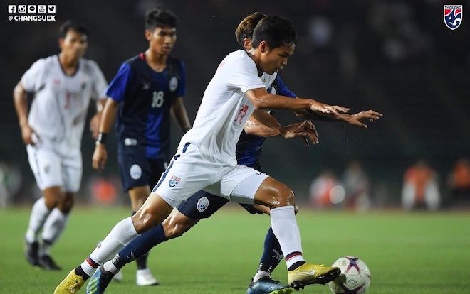 May mắn hạ U22 Campuchia, Thái Lan vượt mặt Việt Nam