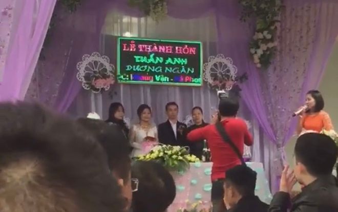 Giữa lễ cưới, anh chơi nhạc mở nhầm bài ‘sổ xố kiến thiết’ khiến khách mời cười ồ, dân mạng trêu ‘lấy chồng như đánh một canh bạc đây mà’