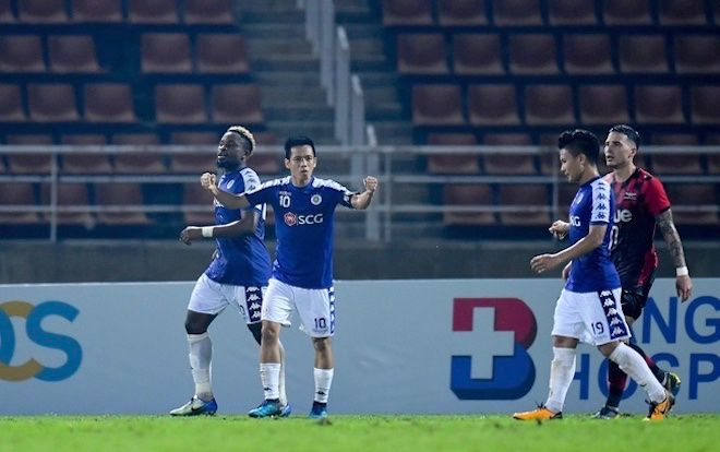 Vì sao Văn Quyết vẫn được đánh giá cao hơn Quang Hải?