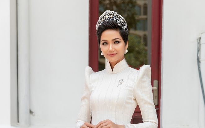 Diện áo dài với thiết kế đặc biệt, H'Hen Niê bật mí câu chuyện ý nhị phía sau khiến khán giả không khỏi trầm trồ