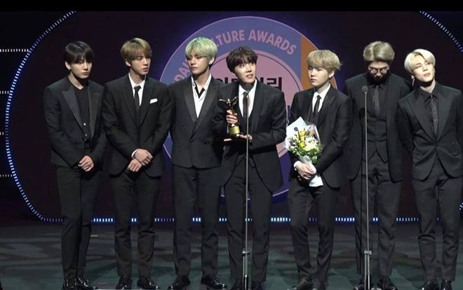 BTS giành cả Daesang cho concert Love Yourself: Có gì mà 7 chàng trai không thể làm được nữa đây?