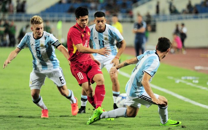 Nhìn U22 Việt Nam đá mờ nhạt, nhớ lứa Công Phượng và Quang Hải