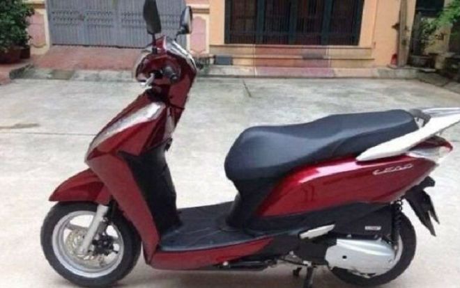 Nữ hiệu trưởng lấy trộm xe máy của giáo viên đi cầm đồ để có tiền tiêu xài