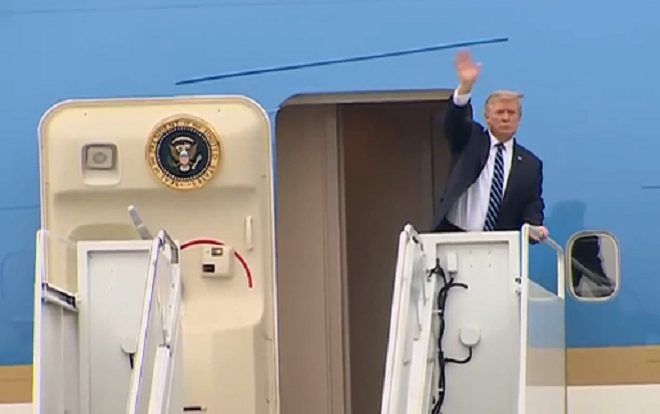 Ông Trump đăng tweet cảm ơn Việt Nam sau khi lên máy bay về nước