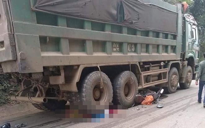 Người vợ mới cưới tử vong khi 2 vợ chồng bị cuốn vào gầm xe tải sau tai nạn