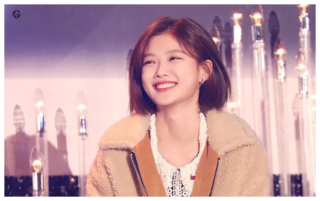 Không thể tin được Kim Yoo Jung lại xinh đẹp nhường này khi cắt tóc ngắn