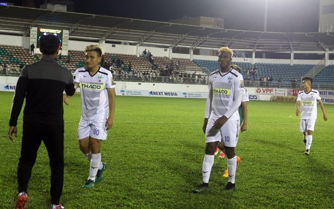 HAGL thua trong ngày bầu Đức và HLV Park xem: Nỗi nhớ Công Phượng!