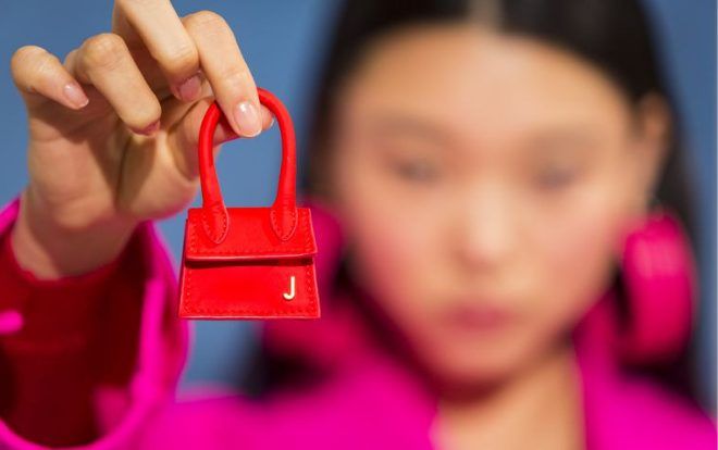 Rộ mốt túi xách tí hon không soi kính lúp thì không thể nhìn thấy, chỉ có thể là high fashion