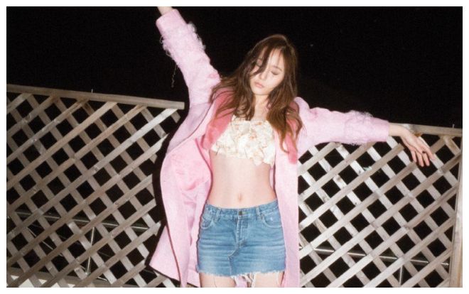 Những lần Krystal (Fx) 'đốt mắt' người nhìn với những bộ trang phục gợi cảm