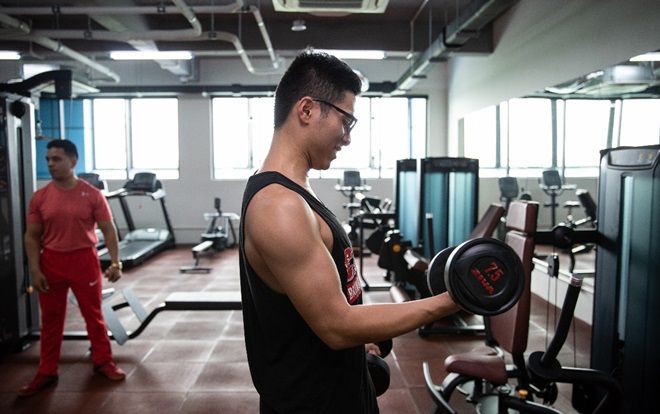 Trường đại học 'nhà người ta': Khu tổ hợp thể thao gym, yoga, bóng đá, bóng rổ cực chất & dịch vụ massage cho sinh viên sau giờ học
