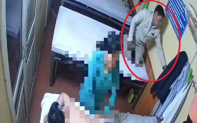 Phẫn nộ clip người đàn ông thản nhiên móc trộm tiền và điện thoại trong cơ sở tẩm quất của người mù