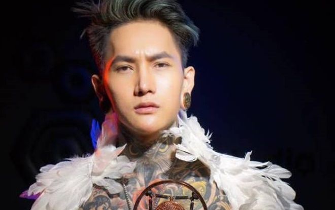 ‘Hotboy xăm trổ’ cũng đã phải lên tiếng cầu cứu vì… thẩm mỹ hỏng