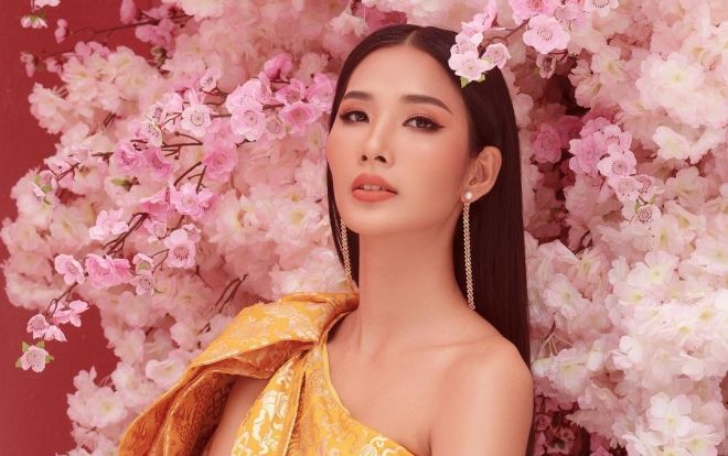 Click xem ngay: Hoàng Thùy ngẫu hứng 'khoe giọng' ngọt ngào cùng 'Em ơi Hà Nội phố'