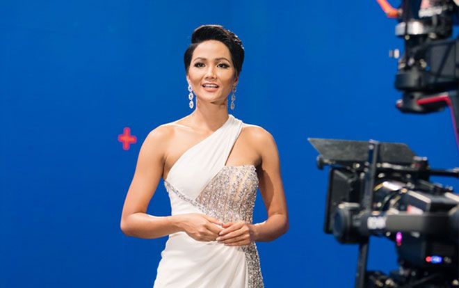 H’Hen Niê hợp tác cùng Văn Mai Hương - Tiên Cookie trong phim ngắn ca nhạc về 'nữ quyền'