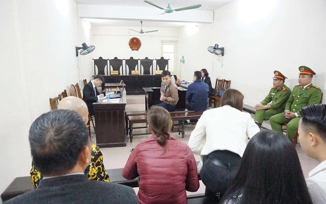 Châu Việt Cường chắp tay lạy mẹ cô gái bị mình sát hại xin lỗi ngay tại tòa