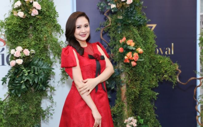 Ai nói mẹ bỉm sữa là kém xinh, Thanh Thúy mới sinh con 1 tháng đã lung linh thế này