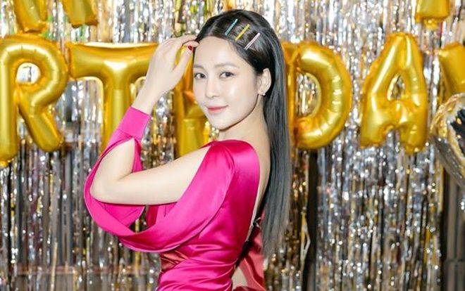 Trâm Anh ế nhưng thích quà 8-3 'khó hơn hái sao trên trời'