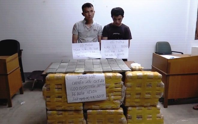 Bắt 2 đối tượng mang 600.000 viên ma túy tổng hợp và 36 bánh heroin