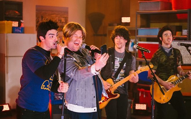 Chờ đợi quá lâu cho sân khấu tái hợp của Jonas Brother: Những giọt nước mắt sau 6 năm tái ngộ